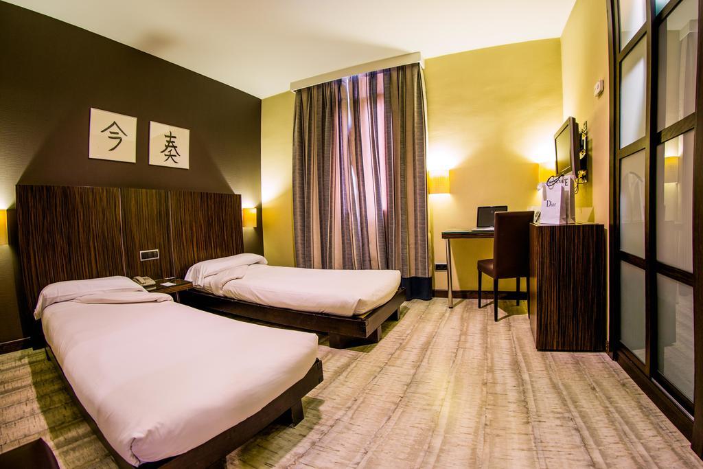 Hotel Arosa Madrid Exterior photo
