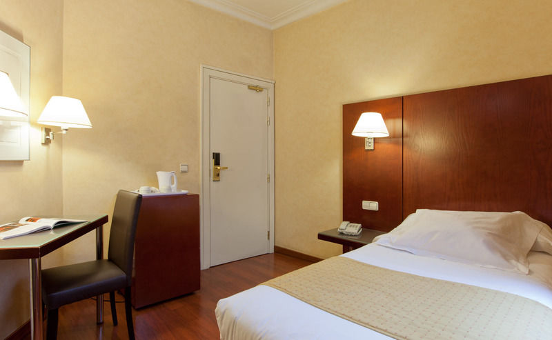 Hotel Arosa Madrid Exterior photo